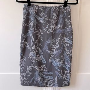Express Vintage Floral Straight Knee Length Skirt Gray Sz 3/4